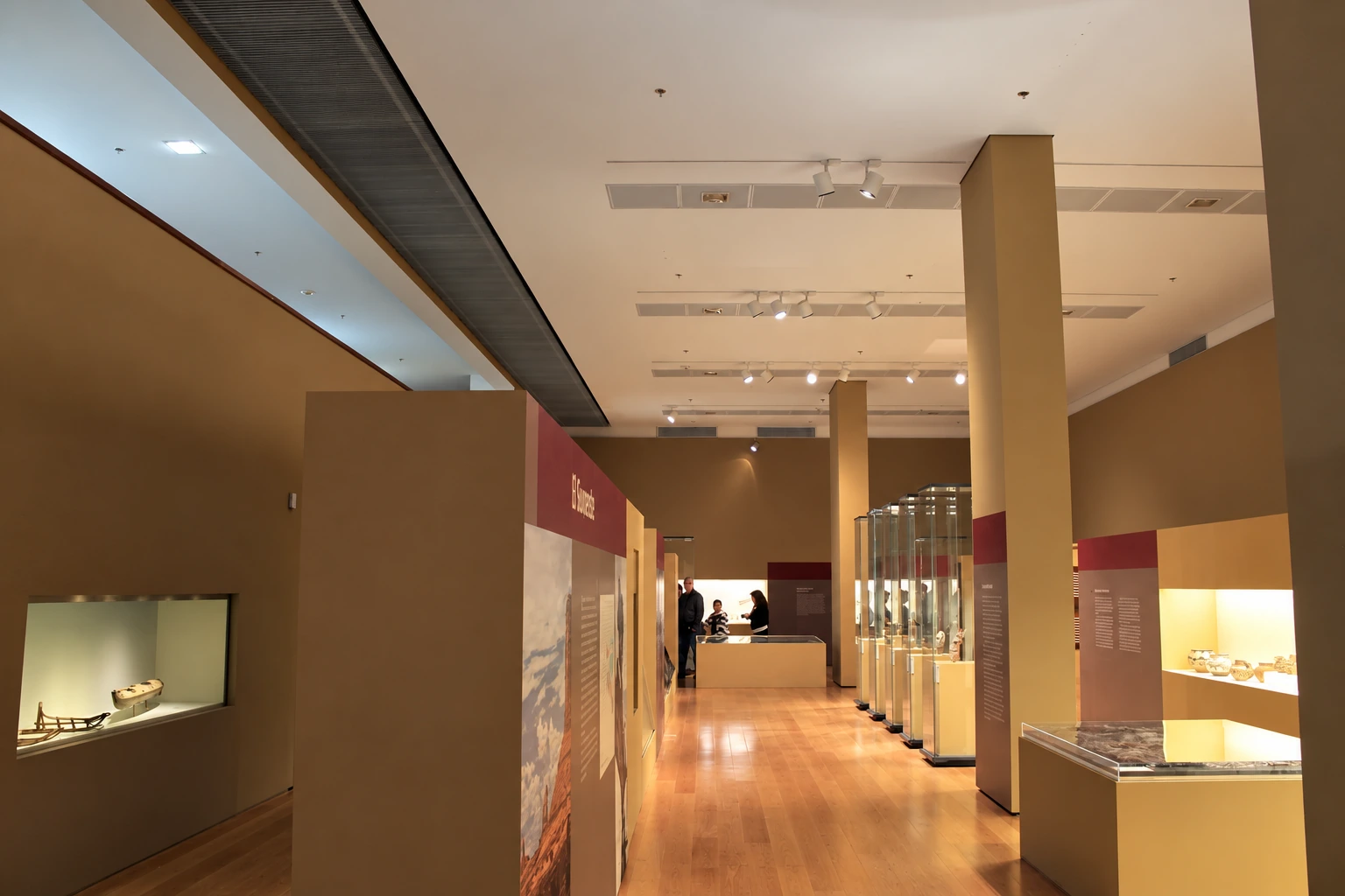 enfilade de salles — Amérindiens d’Amérique du Nord : traditions et transitions